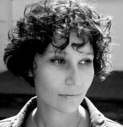 Gotas sobre loza fría, por Carmen García